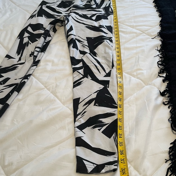 Nike black & white abstract tights - Picture 5 of 6